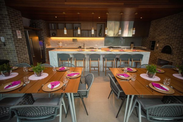 Transform Your Kitchen with Adjustable Track Lighting: Elevate Meal Presentation and Master Portion Control