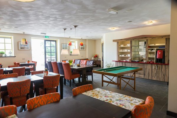 Innovative ways to integrate a microwave into your modern kitchen design effortlessly